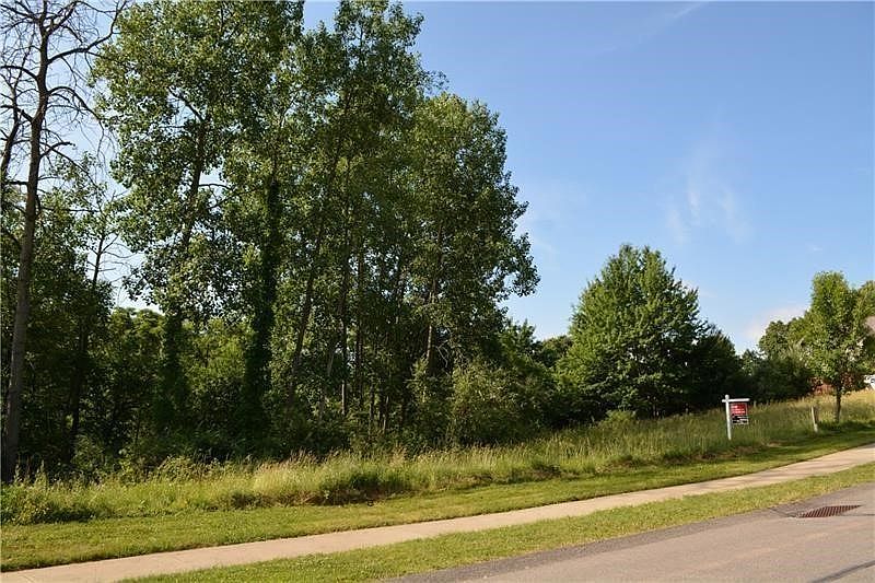 1st image of 557 Macleod Dr