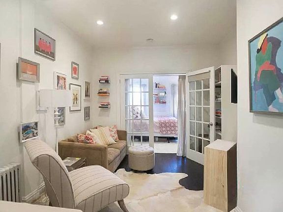 3rd image of 318 E 6th St APT 1