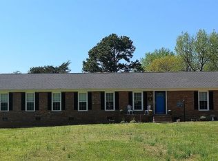 7701 Summitridge Dr, Browns Summit, NC 27214