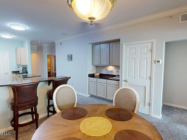 2230 Beach Dr #706 — Photo 12