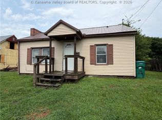 128 Taylor St, Hurricane, WV 25526