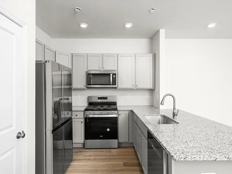 101 Alexander Way — Photo 4