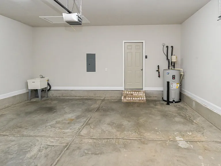 1051 Sandy Springs Rd NW — Photo 12