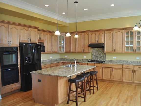 3rd image of 784 Richwood Ave