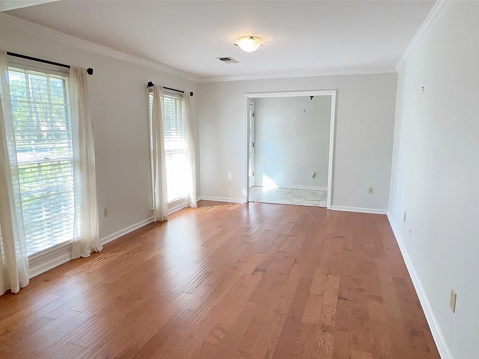 4 bed, 2.5 bath, 2201 sqft, $1,700 — Photo 3
