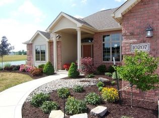 10207 Greenwood Lakes Dr, New Haven, IN 46774