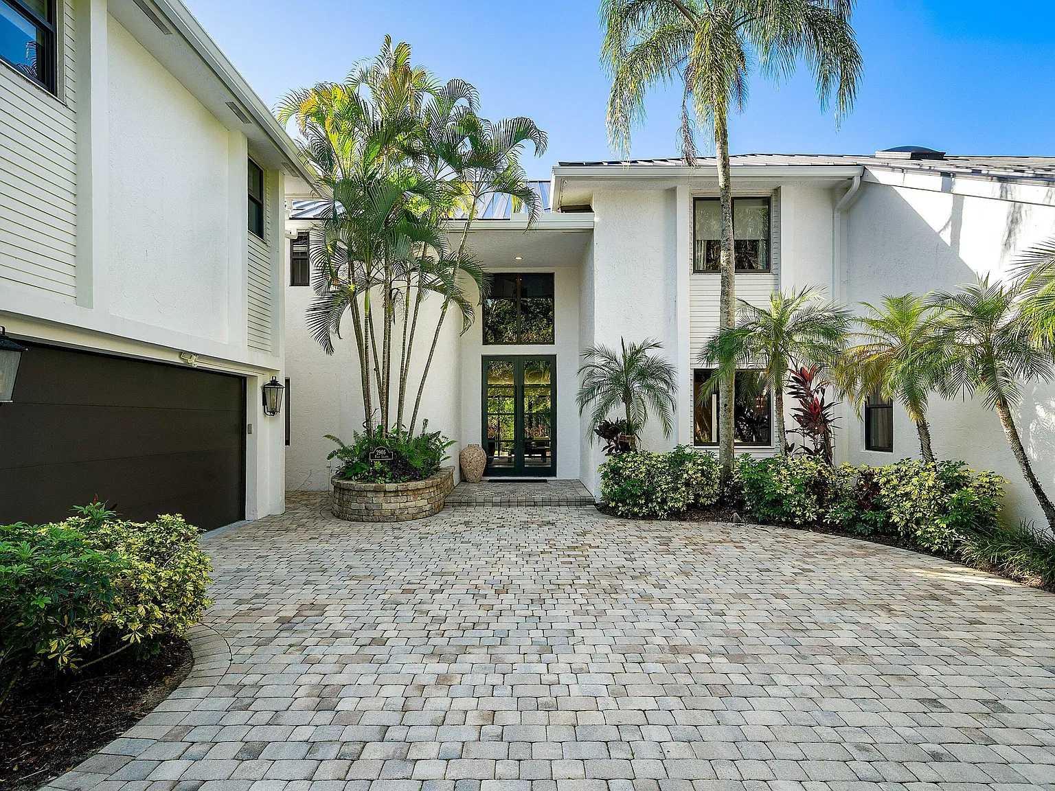 8 bed, 11.5 bath, 5749 sqft, $29,000 — Photo 3