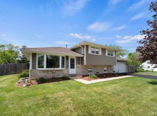 1N158 Ellis Ave, Carol Stream, IL 60188