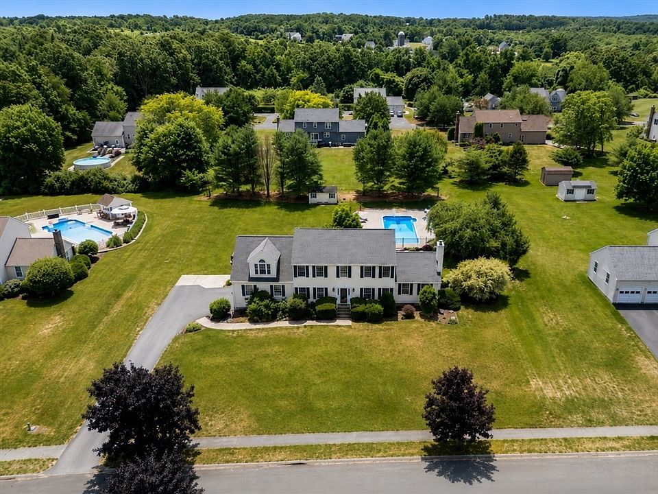 1st image of 132 Tipperary Dr