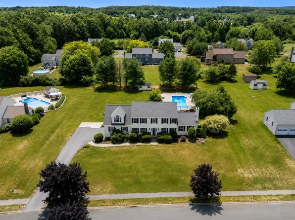 132 Tipperary Dr, Northbridge, MA 01534