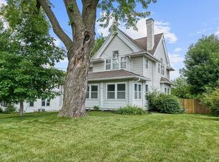 621 Crescent Dr, Des Moines, IA 50312