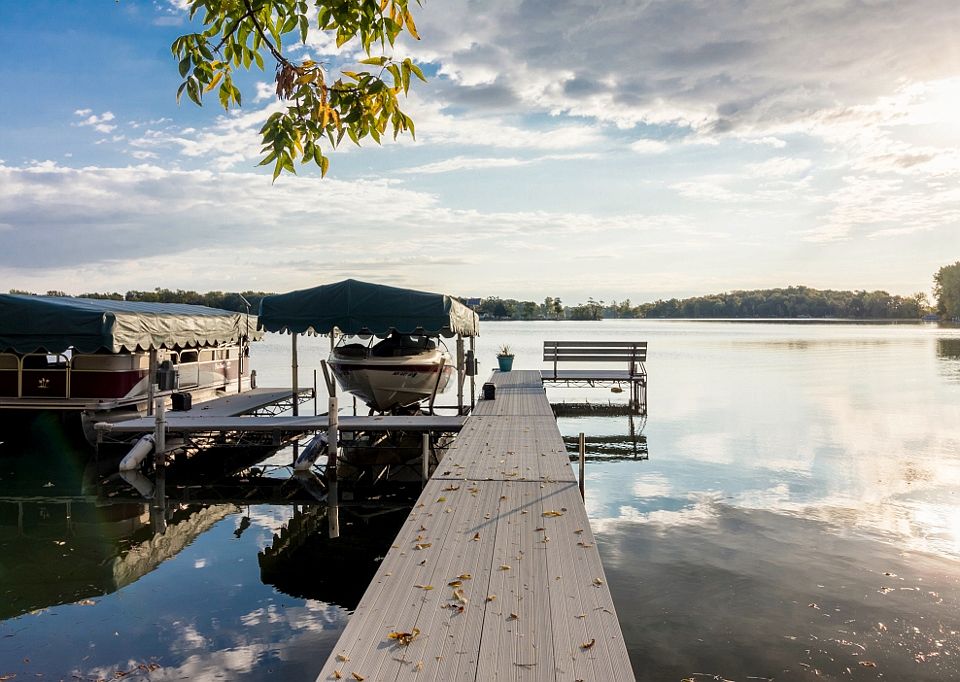 1st image of 28566 W Lake Dr