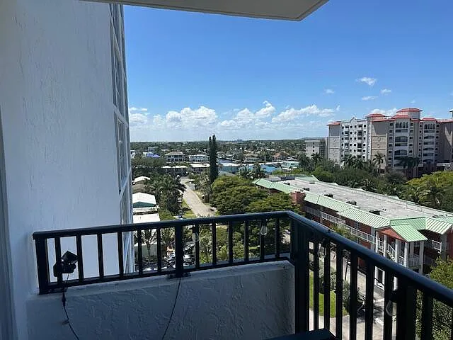 1 bed, 1.0 bath, 700 sqft, $2,400 — Photo 3