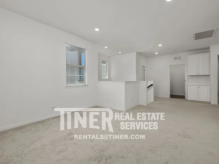8082 Avanti Dr — Photo 29