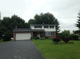 67 Westwood Rd, Lancaster, NY 14086