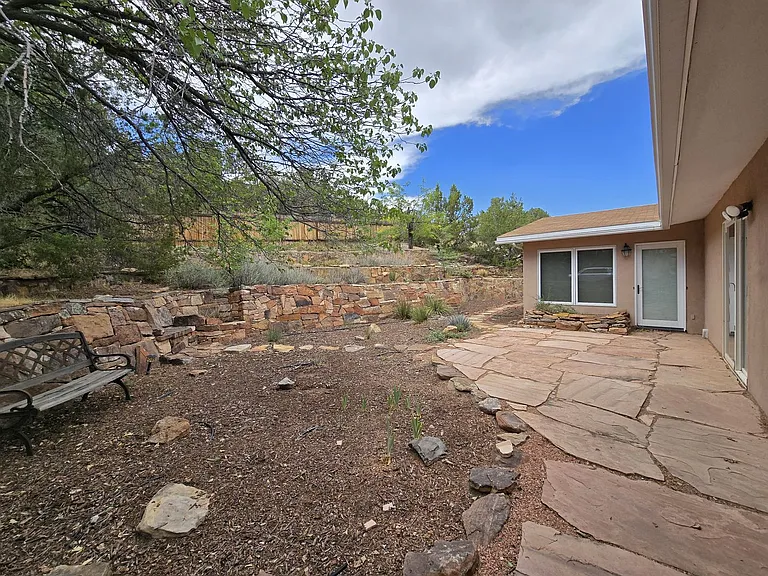 105 Michelle Dr — Photo 37