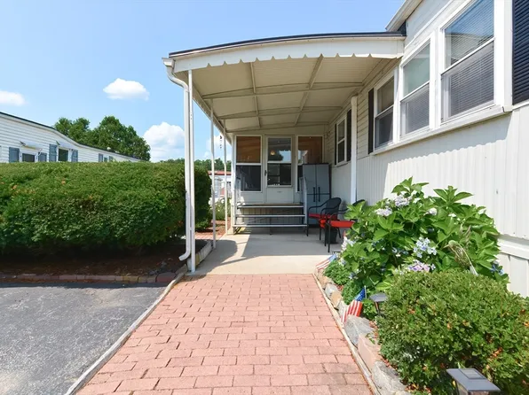 84 Daniel Dr, Attleboro, MA 02703