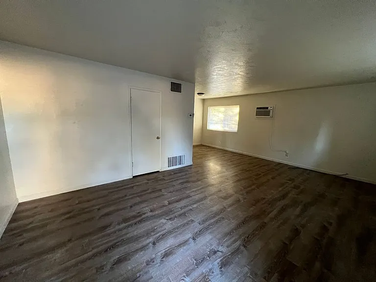 1517 Tully Rd — Photo 4