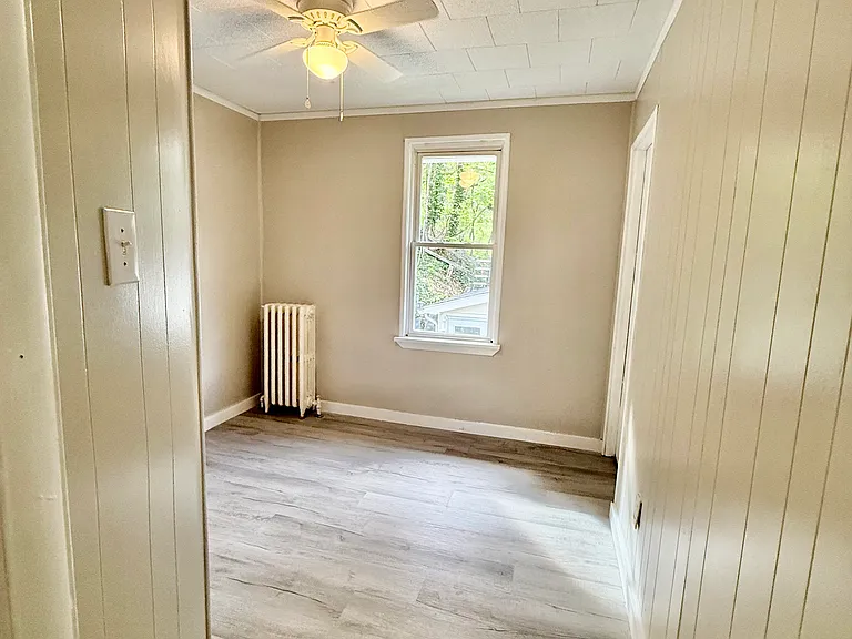 248 Derby St — Photo 18