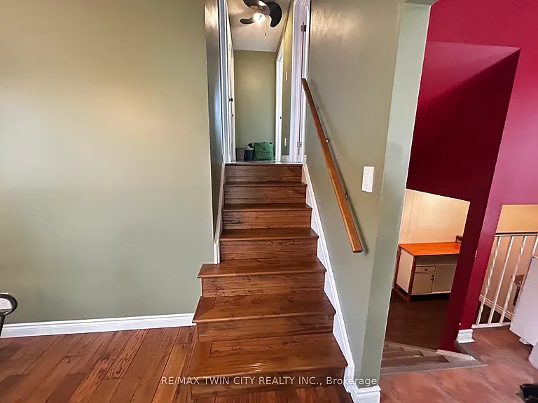 254 Camille Cres — Photo 5