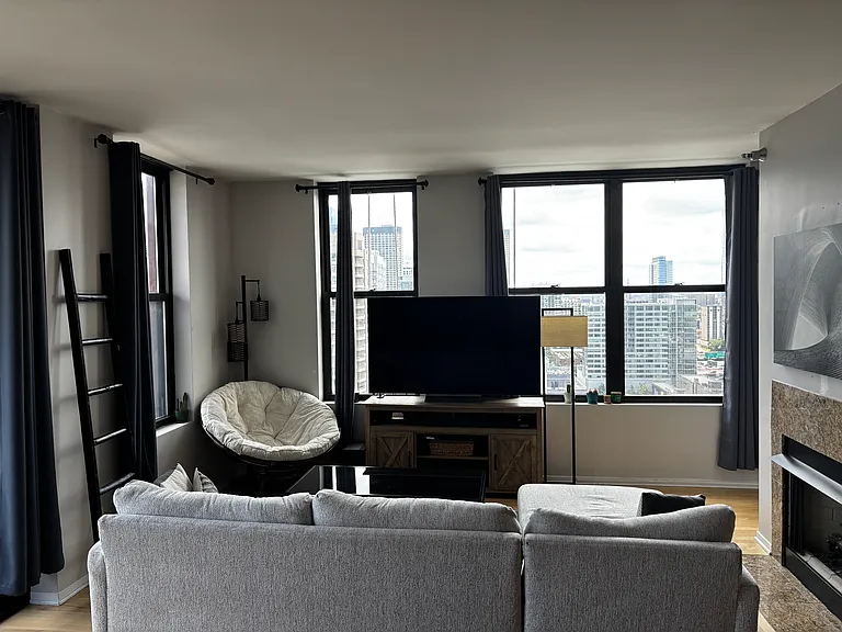 330 N Jefferson St #2104 — Photo 9