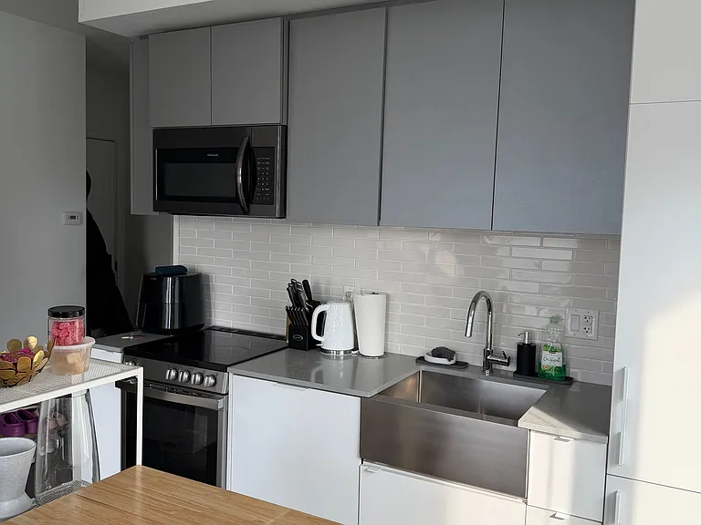 270 Dufferin St #211 — Photo 2
