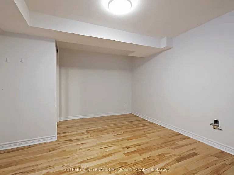 212 Glebemount Ave #LOWER — Photo 21