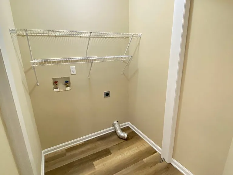 711 Fields Ln — Photo 18