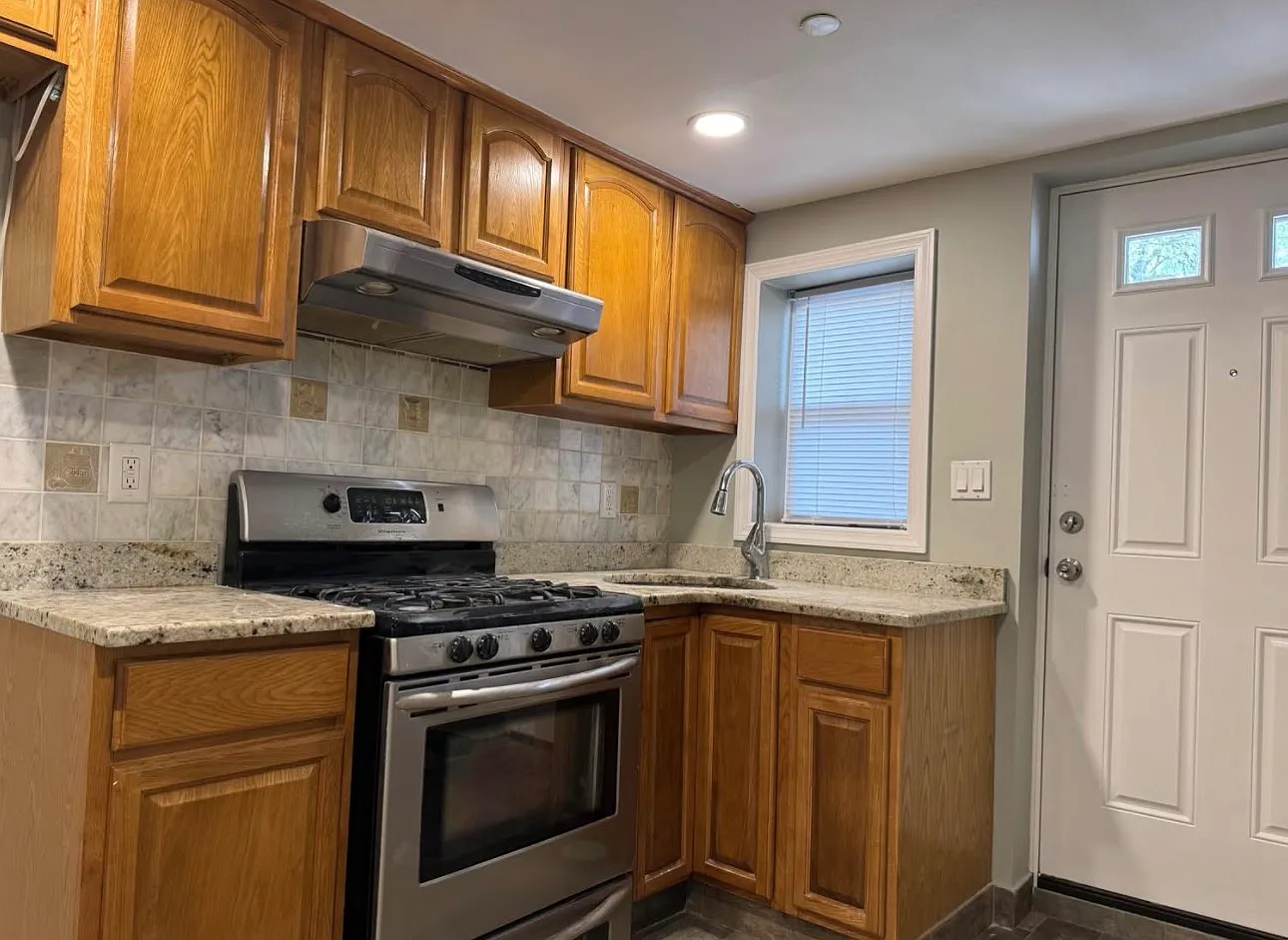 1 bed, 850 sqft, $1,500 — Photo 2