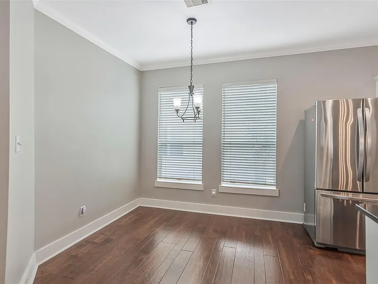 1207 Nagle St — Photo 15