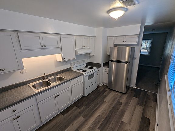 3rd image of 1321 Hullview Ave