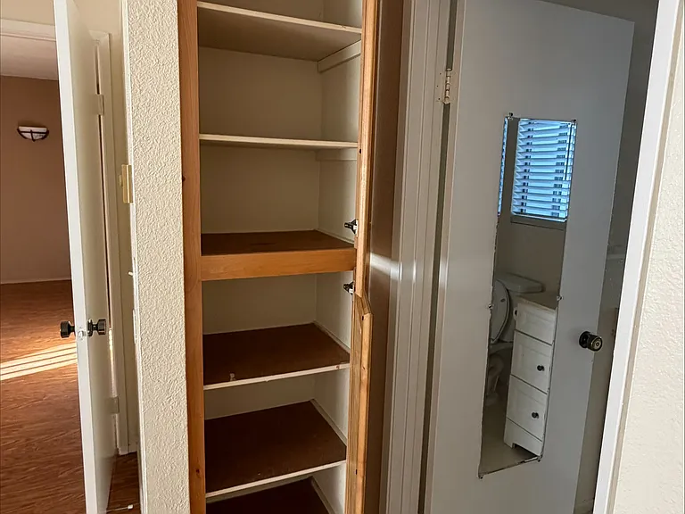 College Ave Apts. — Photo 24
