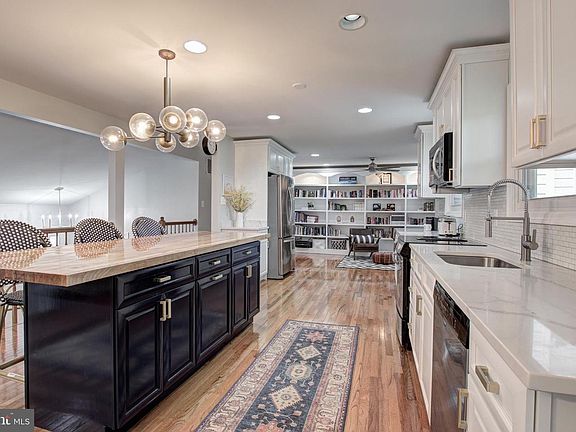 3rd image of 5091 Queens Wood Dr