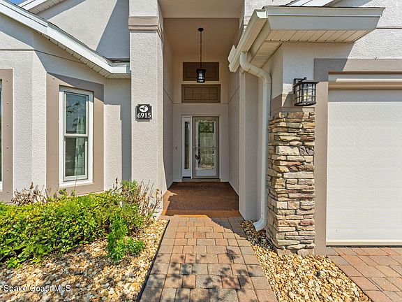 3rd image of 6915 Renshaw Dr