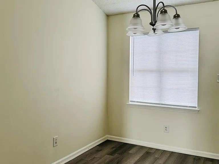2607 Bluff View Dr — Photo 9