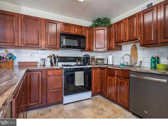 4th image of 3020 Juniper Ln