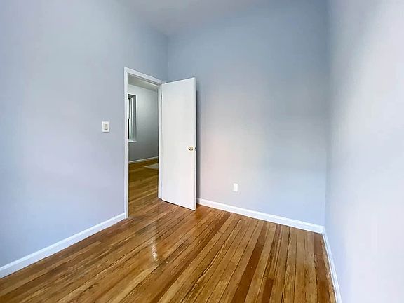 3rd image of 34 1/2 Saint Marks Pl APT 3
