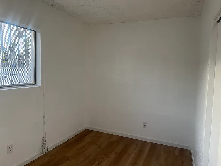 10010 Anzac Ave #2 — Photo 8