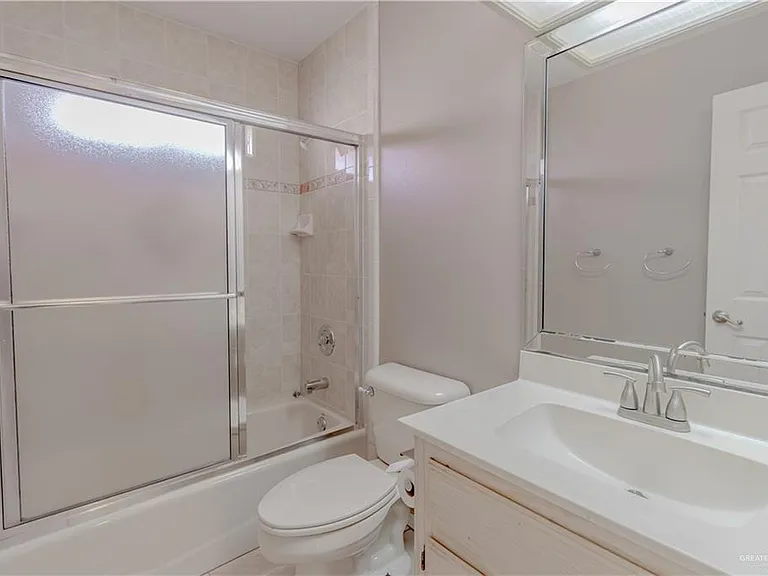 1305 E 22nd St — Photo 12