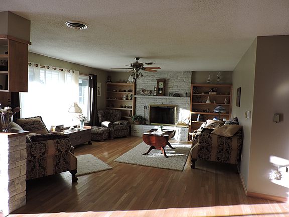 4th image of 1109 Illinois St