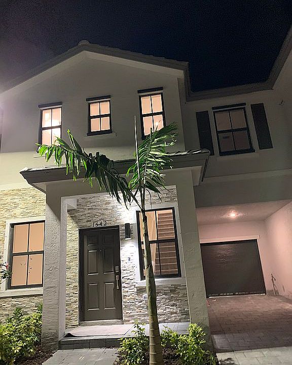 2nd image of 1542 SW 29th St