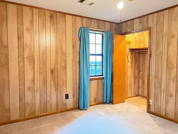 3rd image of 2 Weatherstone Dr