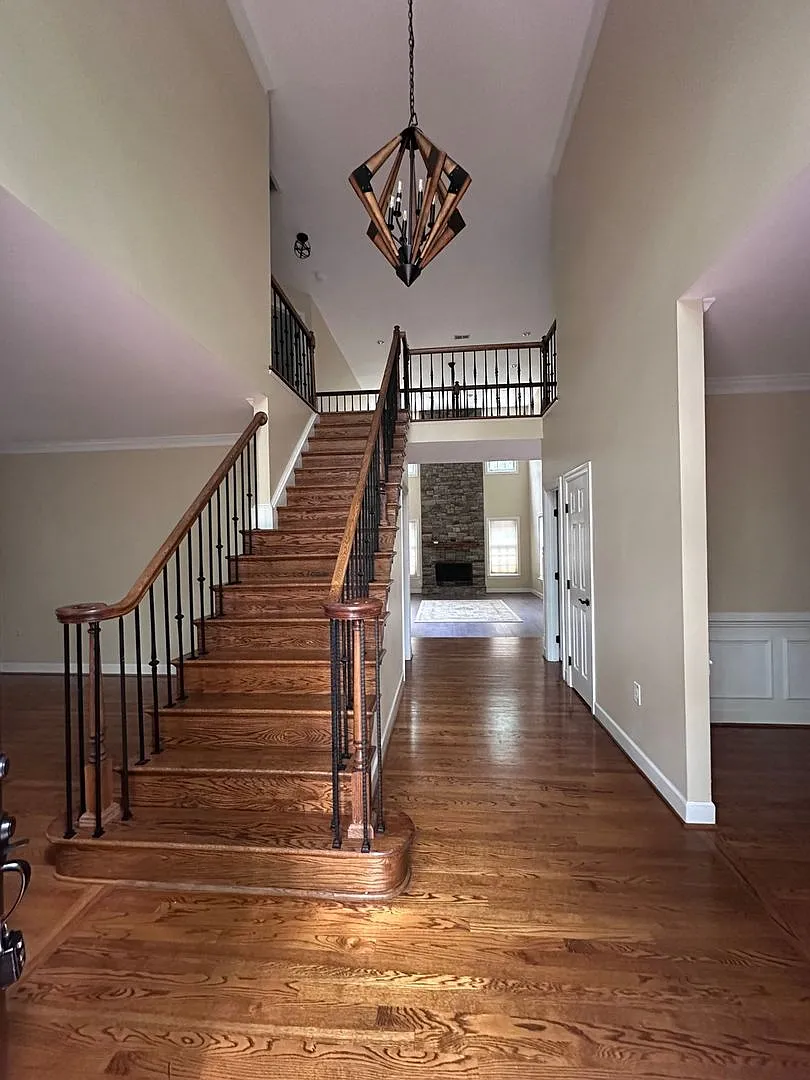 "House on a Hill" Blends Convenience and Wooded Retreat — Photo 4