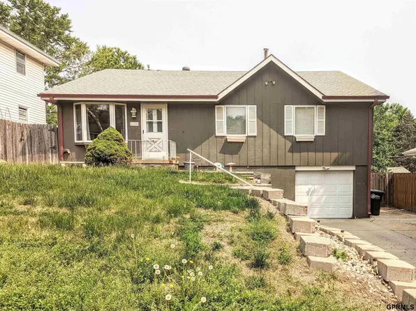 11126 Leavenworth St, Omaha, NE 68154