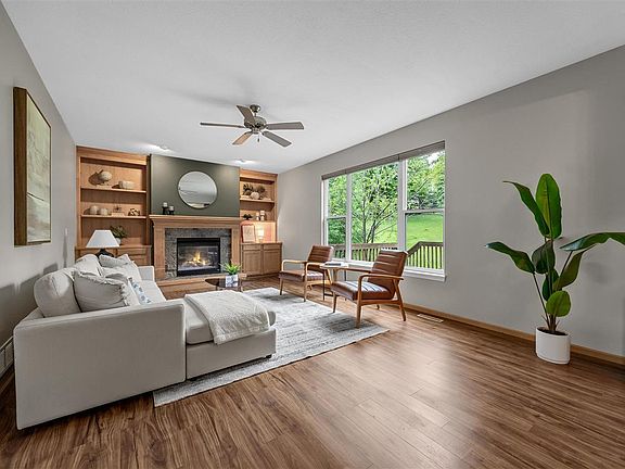 3rd image of 2812 Broken Woods Dr