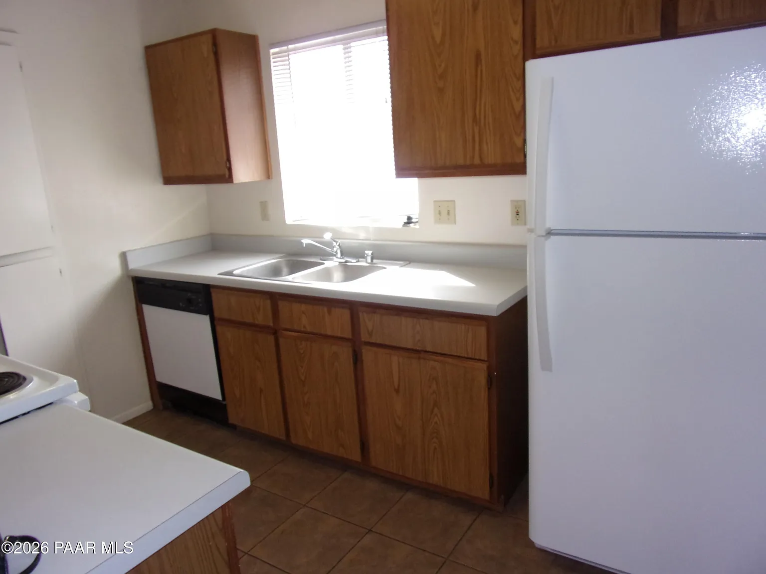 2 bed, 1.0 bath, 865 sqft, $1,244 — Photo 2