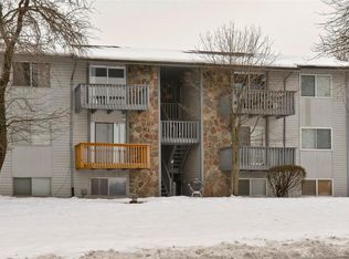 1833 Gascony Parc Dr, Lake Saint Louis, MO 63367