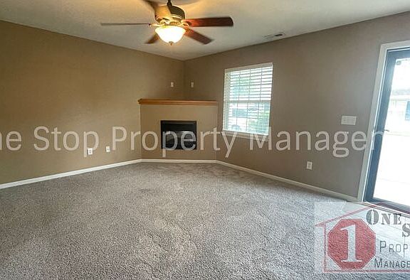 2nd image of 416 NE Wolf Creek Dr