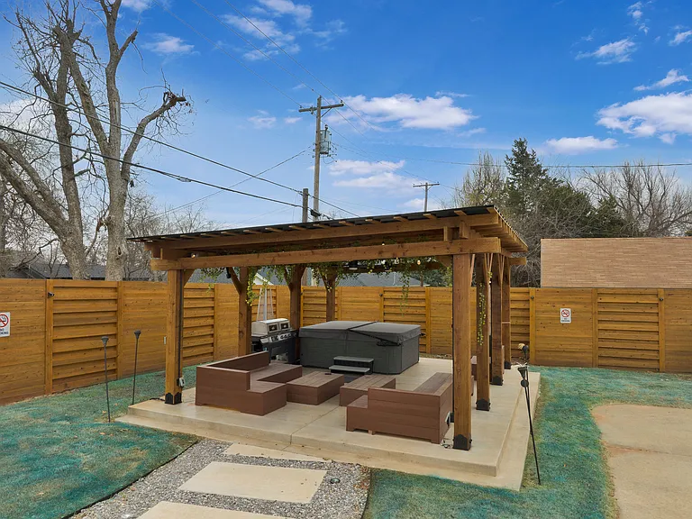 2421 NW 16th St #3 — Photo 9