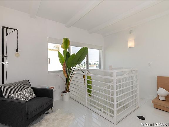 5th image of 421 Meridian Ave APT 12